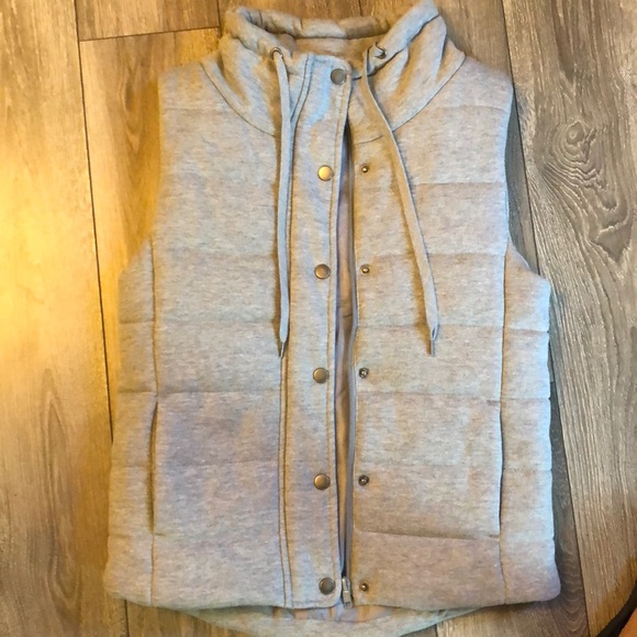 Women’s Size Small Puffer Vest - Picture 2 of 7
